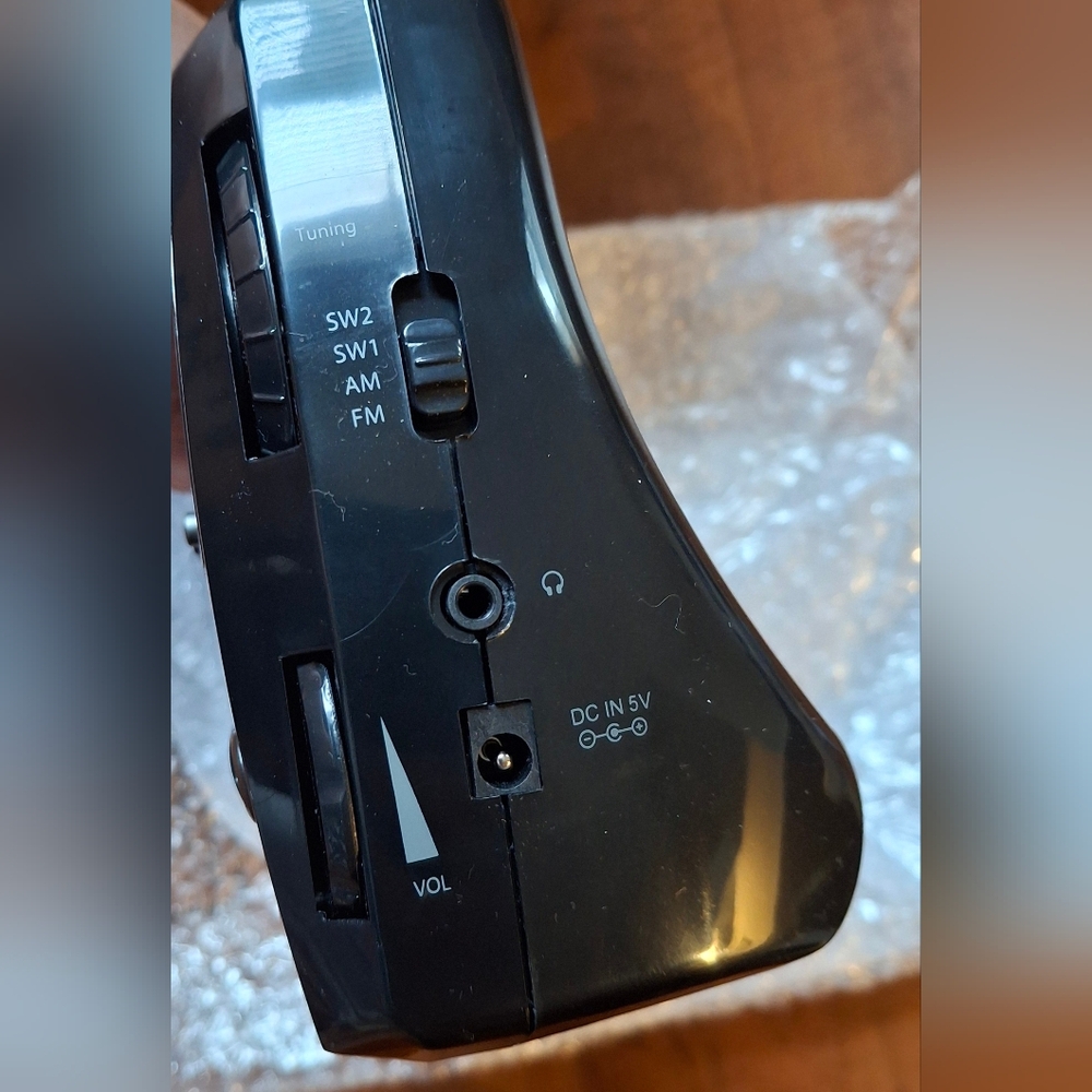 GPX R633B Black AM/FM Clock Radio Digital Plug-In - Picture 7 of 13